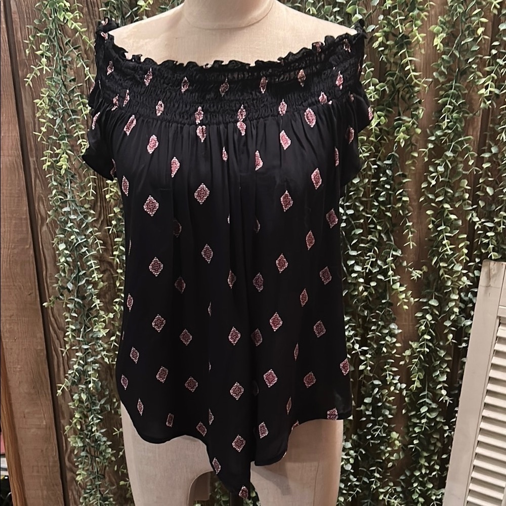 EXPRESS Off-Shoulder Top
